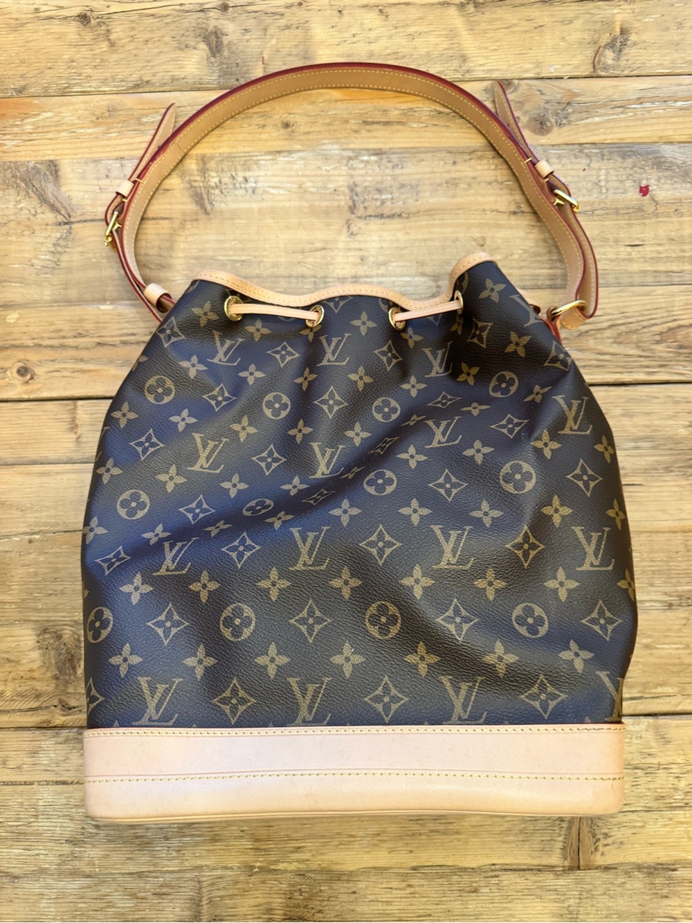 Louis Vuitton | LV Monogram Noé Drawstring Bucket Bag in Brown/Tan - Picture 6 of 16